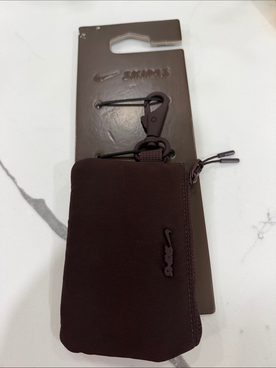 SKIMS Accessories - New Skims Nike Brown clip pouch wallet card holder